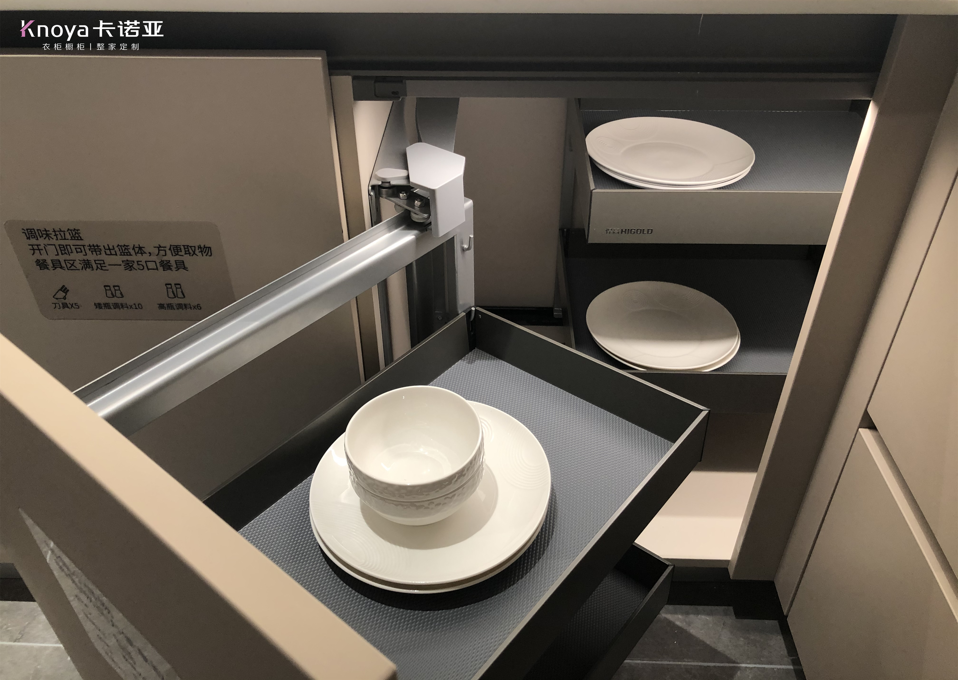 小怪物轉角拉籃